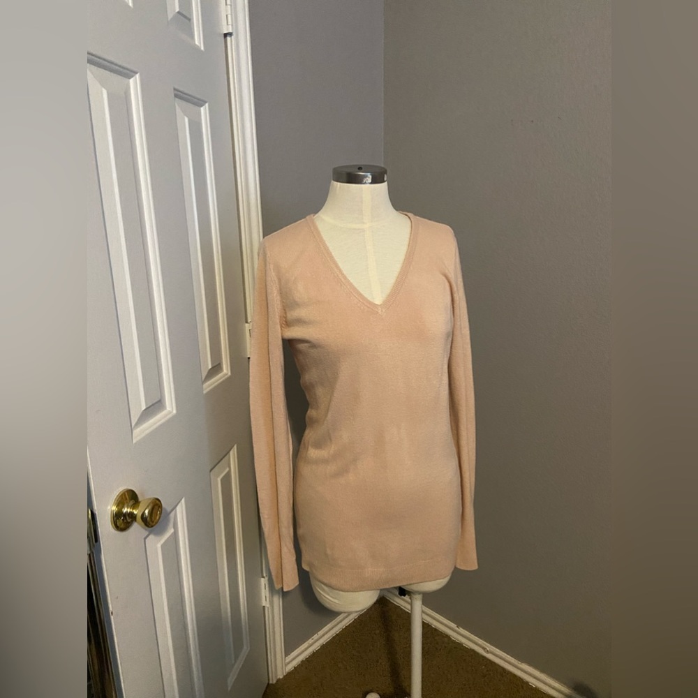 Pastel Pinky-Peach Pullover Tunic Length Sweater. (Large but fits like medium)